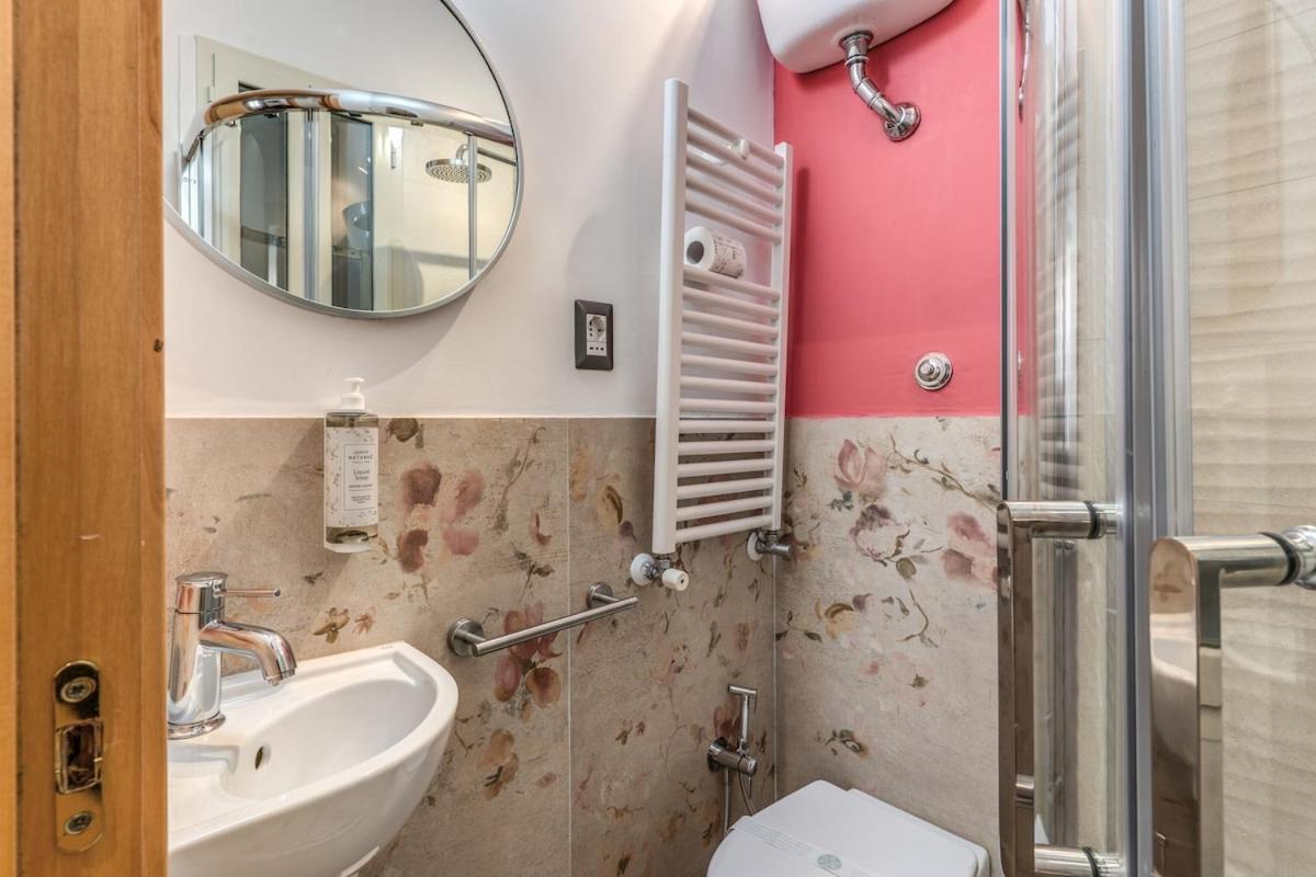 Style Apartment Julia 50 Mt From Colosseum Exteriör bild