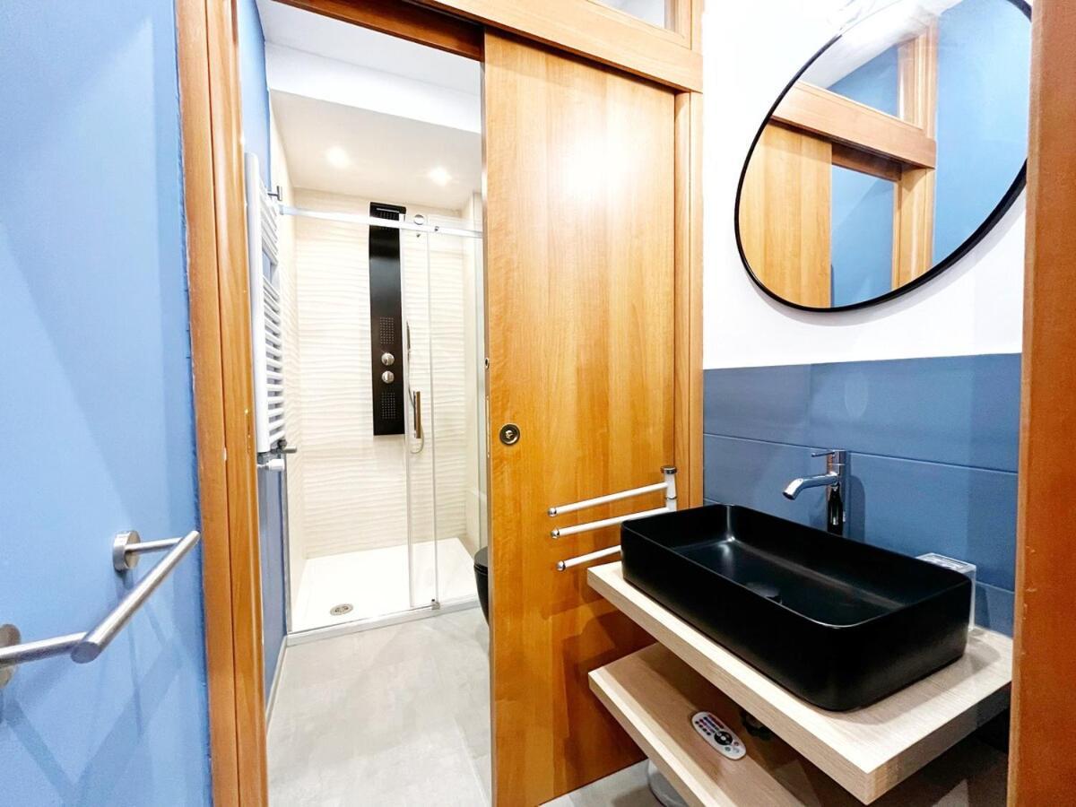 Style Apartment Julia 50 Mt From Colosseum Exteriör bild