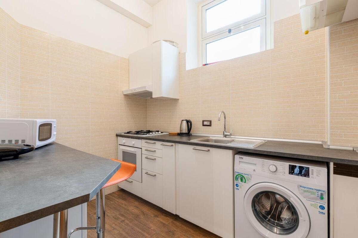 Style Apartment Julia 50 Mt From Colosseum Exteriör bild