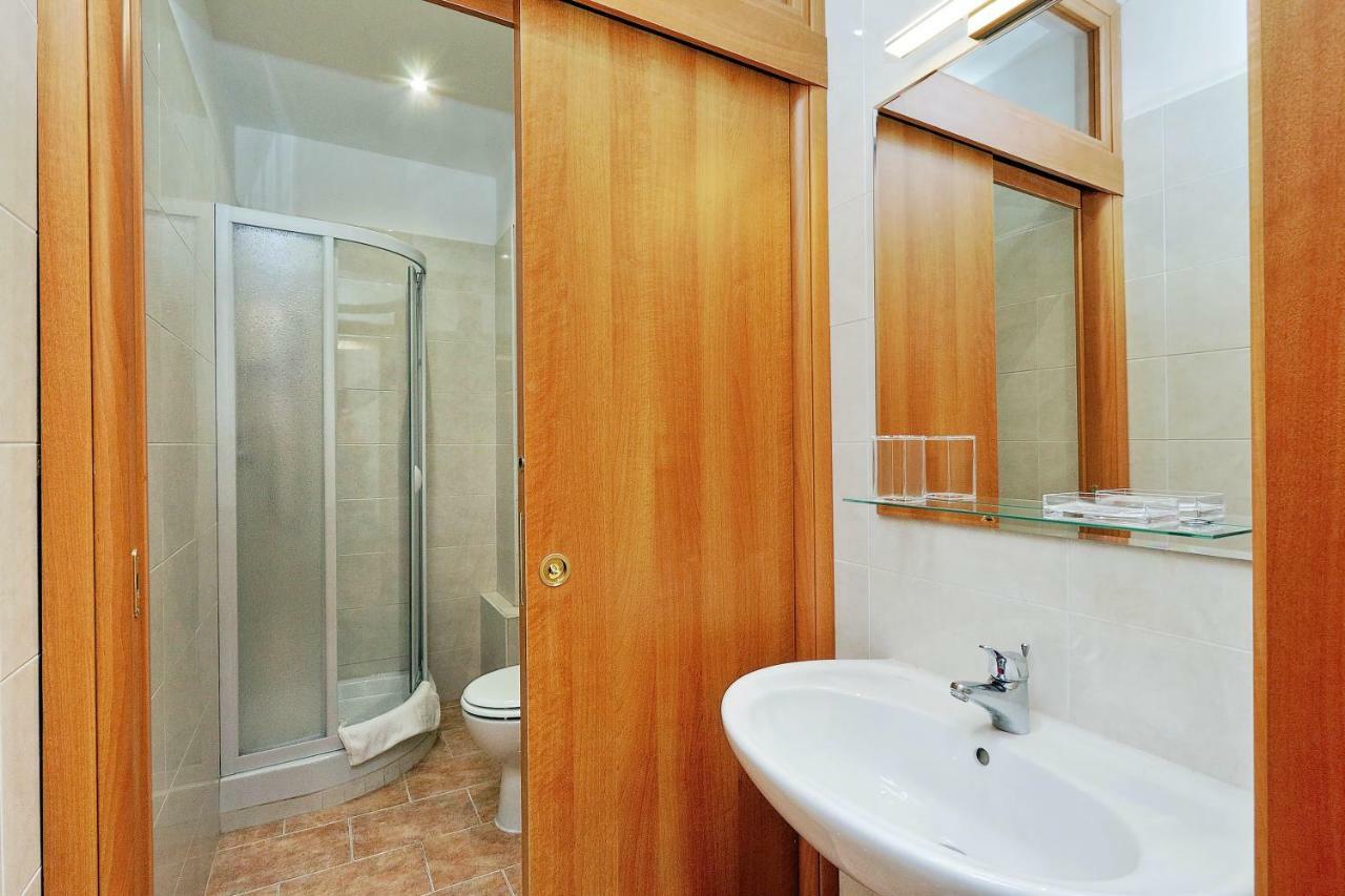 Style Apartment Julia 50 Mt From Colosseum Exteriör bild