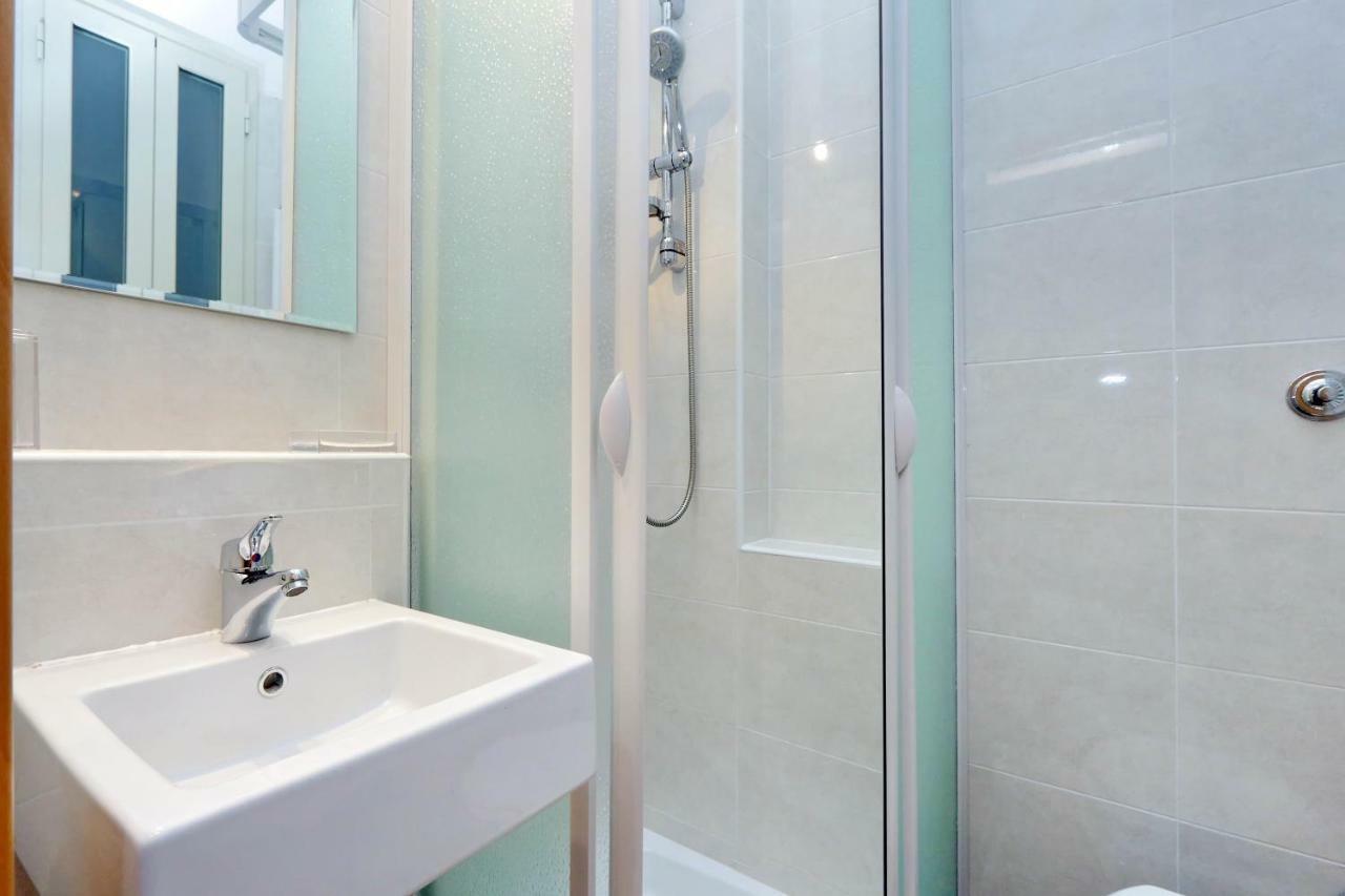 Style Apartment Julia 50 Mt From Colosseum Exteriör bild